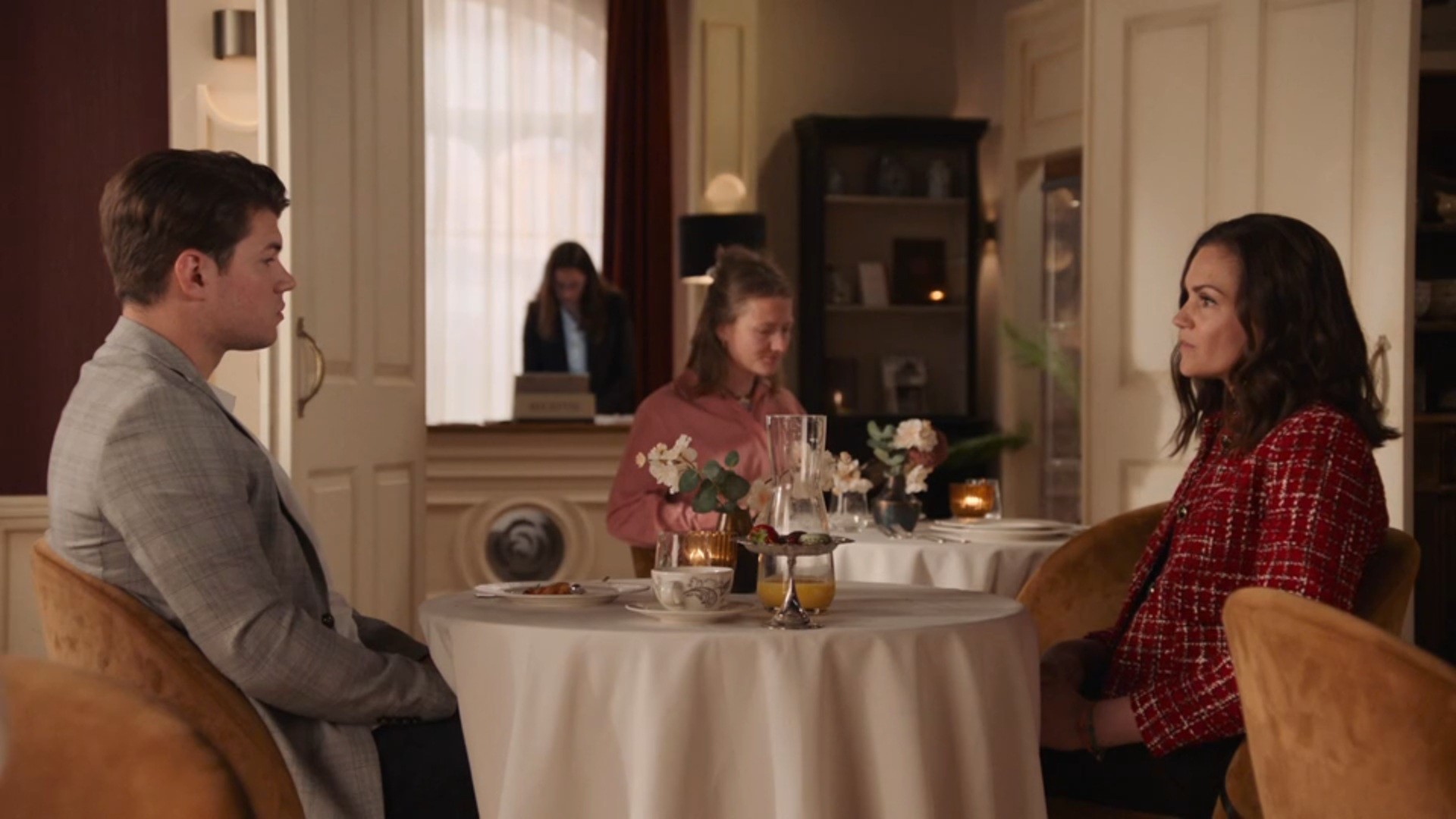 Nina doet alsof ze Nick heel erg mist om Valentijn te paaien